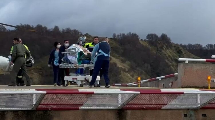 Sección Aérea Coyhaique colabora en traslado de lesionado tras colisión de alta energía en ruta CH-240