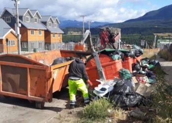 Alcalde de Coyhaique explica trato directo en recolección de basura: «Asumí el riesgo pensando en la salud de los vecinos, era eso o una crisis sanitaria»