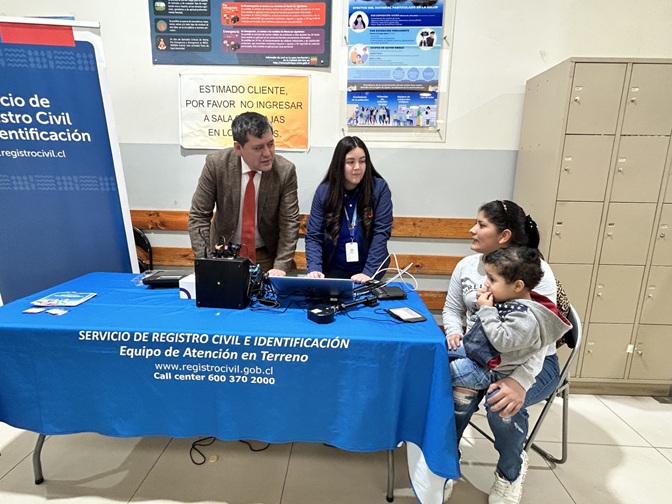 Equipo en terreno del Registro Civil realizó atención en Supermercado Hiperpatagónico