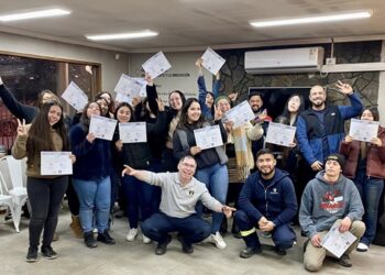 INJUV Aysén y Bomberos de Chile realizan curso certificado de RCP para juventudes