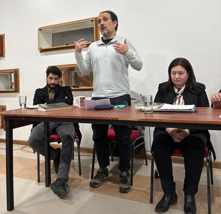 Presentan libro que aborda la superación del neoliberalismo e ideas para un nuevo modelo económico