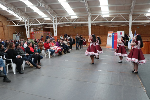 43 familias de Puyuhuapi celebran entrega de terreno para iniciar la esperada construcción de sus casas