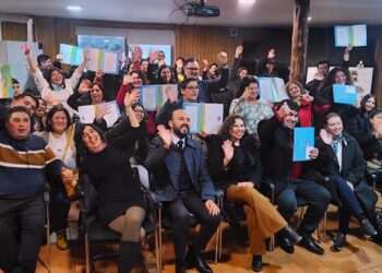 Entregan escrituras a 17 familias del primer proyecto de Pequeños Condominios ejecutado en la región