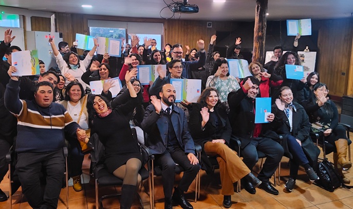 Entregan escrituras a 17 familias del primer proyecto de Pequeños Condominios ejecutado en la región