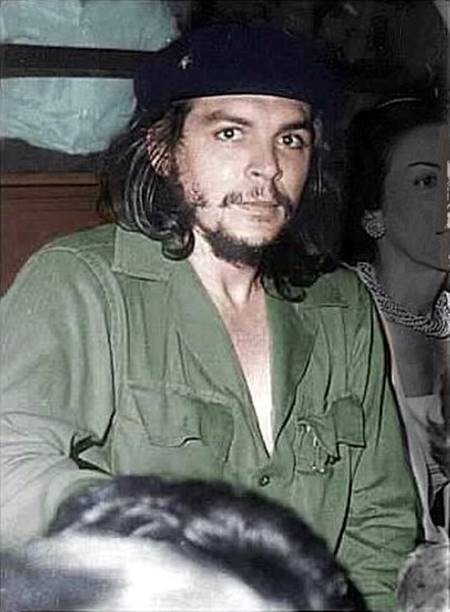 Columna La Voz de América Latina: Amor y Revolución: Cuando el amor se hace canto y el canto se vuelve revolución.