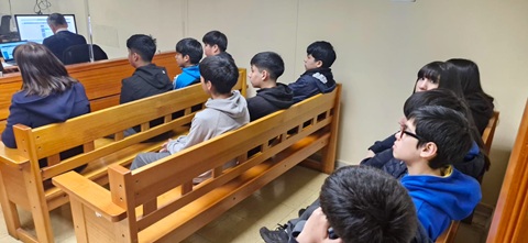 Estudiantes de la Escuela Víctor Domingo Silva visitan el Juzgado de Garantía de Coyhaique