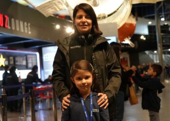Niña de la región de Aysén visitó centro espacial en Inglaterra por asistencia destacada a clases