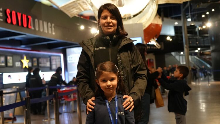 Niña de la región de Aysén visitó centro espacial en Inglaterra por asistencia destacada a clases