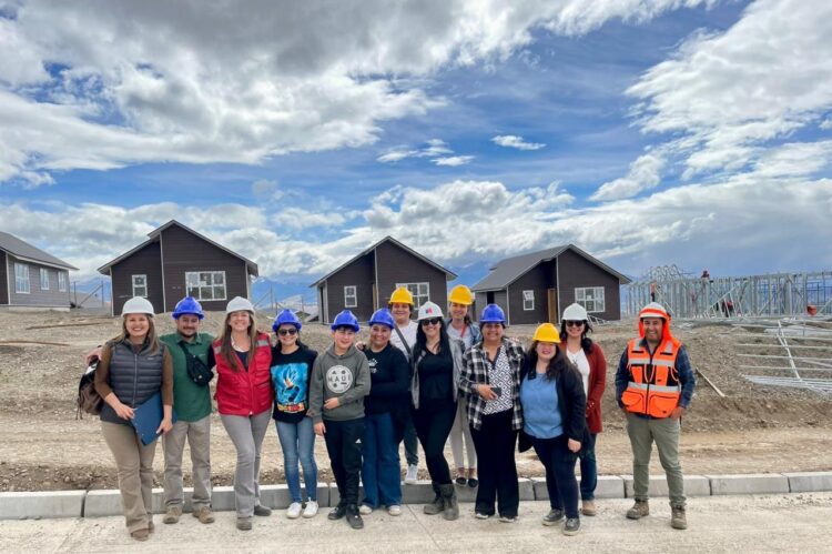 Dirigentes destacan avance del 70% en construcción de las primeras 237 viviendas de la Chacra G 1 de Coyhaique