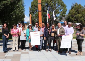Vecinos/as de Puerto Tranquilo valoran renovada plaza e inician aplicación del Programa para Pequeñas Localidades