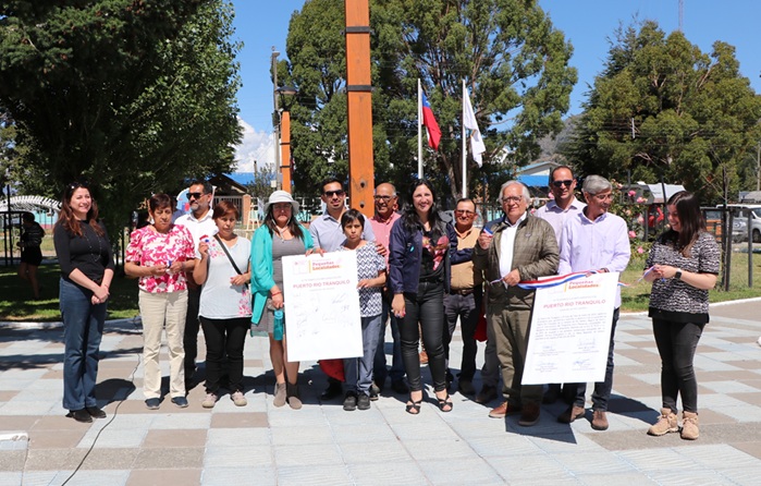 Vecinos/as de Puerto Tranquilo valoran renovada plaza e inician aplicación del Programa para Pequeñas Localidades