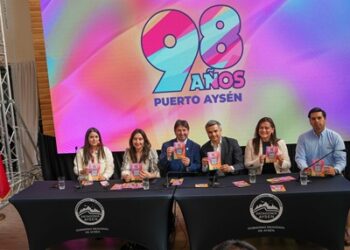 Gobierno Regional y Municipalidad de Aysén presentan programa del aniversario 98 con énfasis en seguridad, artistas regionales y reactivación económica