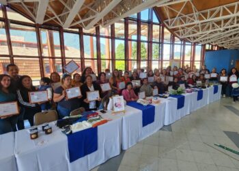 90 personas emprendedoras de la comuna de Aysén fortalecen sus negocios con el FOSIS