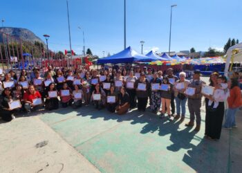 120 personas emprendedoras finalizan exitosamente programas del FOSIS con muestra de productos