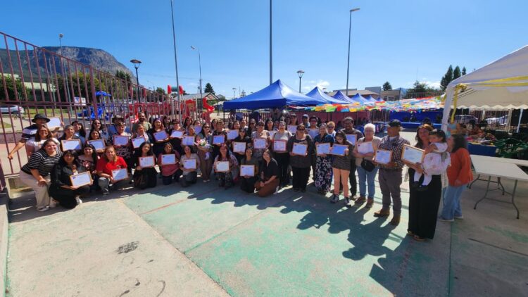 120 personas emprendedoras finalizan exitosamente programas del FOSIS con muestra de productos