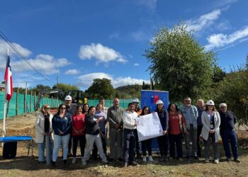 Autoridades y vecinos dieron la partida a las obras que renovarán por completo la plaza de Mallín Grande