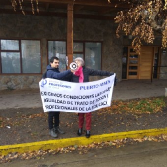 tehuelche noticias: Alcalde Oscar Catal&aacute;n Agrede a Profesores de Puerto Ays&eacute;n: &ldquo;&Eacute;l increpa, grita, agrede, insulta, amenaza con groser&iacute;as&rdquo;