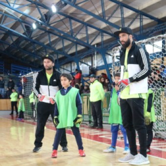 tehuelche noticias: Claudio Bravo efect&uacute;a exitosa Cl&iacute;nica de Arqueros realizada con m&aacute;s de 120 ni&ntilde;os y ni&ntilde;as de Coyhaique
