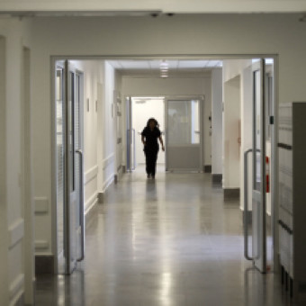 tehuelche noticias: &ldquo;Los m&eacute;dicos mataron a mi hija&rdquo;: Padres denuncian al hospital de Puerto Montt por muerte de reci&eacute;n nacida