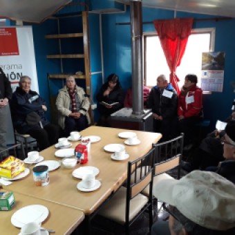 tehuelche noticias: Realizan operativo de limpieza de ca&ntilde;os en hogares de adultos mayores que viven solos gracias a proyecto FOSIS