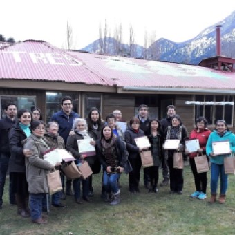 tehuelche noticias: 10 familias de Villa Ma&ntilde;ihuales y Puerto Ays&eacute;n construyeron sus invernaderos gracias a programa de Autoconsumo