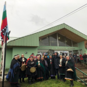 tehuelche noticias: Izan la Wenufoye, bandera mapuche en Consultorio Alejandro Guti&eacute;rrez