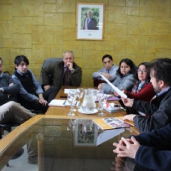 tehuelche noticias: Apoderados de Colegio Alborada se Reunieron con Seremi de Educaci&oacute;n y su Equipo