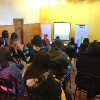 tehuelche noticias: Di&aacute;logo Ciudadano de JUNJI entrega herramientas para una crianza que respeta los derechos del ni&ntilde;o y la ni&ntilde;a