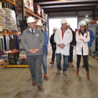 tehuelche noticias: Autoridades de Salud y Educaci&oacute;n realizaron visita de supervisi&oacute;n a bodega de la empresa concesionaria del Programa de Alimentaci&oacute;n Escolar de JUNAEB