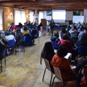 tehuelche noticias: Fundaci&oacute;n Integra de Ays&eacute;n capacita a m&aacute;s de 300 trabajadoras en Pr&aacute;cticas Educativas