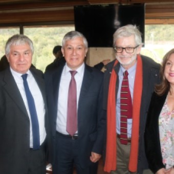 tehuelche noticias: Sandoval y acuerdo entre industria salmonera y sector p&uacute;blico: &ldquo;Este Protocolo Productivo es un cambio de mirada fundamental y un punto  de inflexi&oacute;n en la forma en c&oacute;mo vemos el desarrollo regional&rdquo;