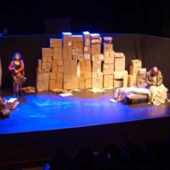 tehuelche noticias: M&Aacute;S DE DOSCIENTOS ALUMNOS DE DIFERENTES ESTABLECIMIENTOS DE COYHAIQUE PUDIERON  DISFRUTAR DEL TEATRO