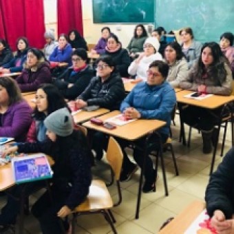 tehuelche noticias: M&aacute;s de 150 mujeres sostuvieron charla conjunta con Seremi del Trabajo  e Instituto de Previsi&oacute;n Social