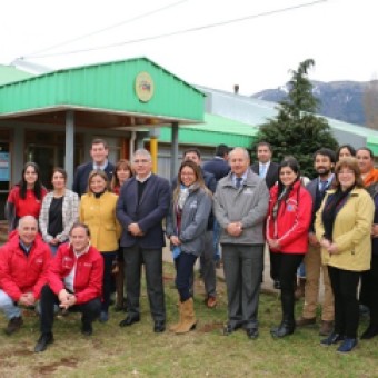 tehuelche noticias: Ministro de Bienes Nacionales anunci&oacute; entrega de terreno para la futura construcci&oacute;n de nuevo edificio del Liceo de Villa Ma&ntilde;ihuales