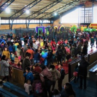 tehuelche noticias: CIENTOS DE NI&Ntilde;OS Y NI&Ntilde;AS RIERON Y DISFRUTARON CON LA FERIA INFANTIL DE LA MUNICIPALIDAD DE COYHAIQUE