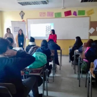 tehuelche noticias: J&oacute;venes de Coyhaique  participan en talleres gratuitos impartidos por INJUV
