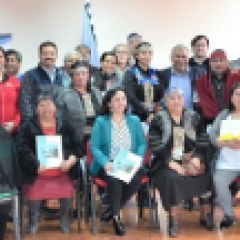 tehuelche noticias: Profesores y educadores tradicionales  de Coyhaique  recibieron certificaci&oacute;n en diplomado en Lengua y Cultura Mapuche