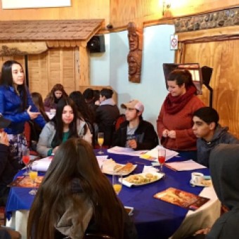 tehuelche noticias: J&oacute;venes dialogan sobre violencia y bullying en desayuno p&uacute;blico realizado por INJUV