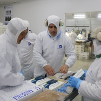 tehuelche noticias: Senador Sandoval visita planta de empresa Friosur e insiste en importancia de desarrollo productivo a nivel regional