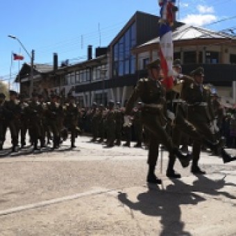 tehuelche noticias: Carabineros desfil&oacute; en homenaje a la ciudad de Coyhaique en su 90 aniversario