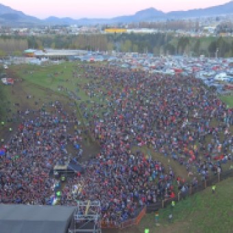 tehuelche noticias: M&Aacute;S DE 30 MIL PERSONAS DISFRUTARON DE LOS SHOWS DE CELEBRACI&Oacute;N DEL 90&deg; ANIVERSARIO DE COYHAIQUE