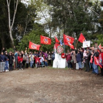 tehuelche noticias: Partido Comunista de Los R&iacute;os rinde honores a las v&iacute;ctimas del brutal asesinato en el Puente Pichoy