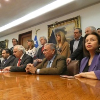 tehuelche noticias: SENADORA ORDENES SUSCRIBE ACUERDO TRANSVERSAL PARA ACELERAR PROYECTO QUE MODERNIZA LA LEY DE CONTROL DE ARMAS