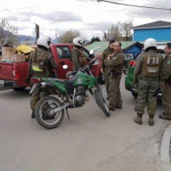 tehuelche noticias: S.I.P de Carabineros de Coyhaique detuvo a cuatro personas por receptaci&oacute;n tras sustracci&oacute;n de mercader&iacute;a desde cami&oacute;n