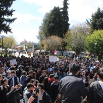 tehuelche noticias: Dirigente estudiantil: &ldquo;Si nuestros padres no pudieron por miedo y nuestros abuelos porque los mataban en Dictadura, nosotros lo haremos&rdquo;