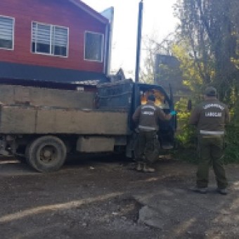 tehuelche noticias: Carabineros  detuvo a dos sujetos por da&ntilde;os tras incendio de cami&oacute;n en Coyhaique