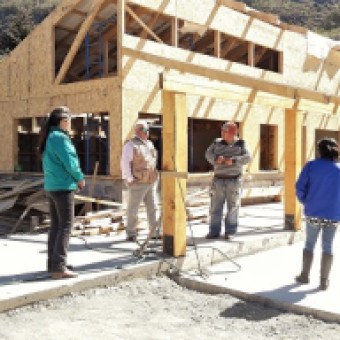 tehuelche noticias: Alcalde visit&oacute; obras en ejecuci&oacute;n y otras finalizadas en Puerto Guadal
