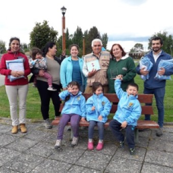 tehuelche noticias: Alcalde de Chile Chico entreg&oacute; implementaci&oacute;n a Educadora y ni&ntilde;os de Guadal que viajan a Roma