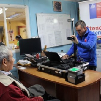 tehuelche noticias: Servicio del Registro Civil renov&oacute; cedulas de identidad a adultos mayores del Hogar Padre Antonio Ronchi en Coyhaique