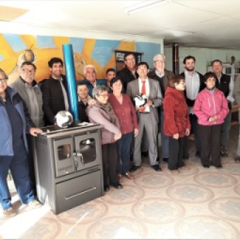 tehuelche noticias: Aguas Patagonia entreg&oacute; ayuda social a dos organizaciones de Chile Chico